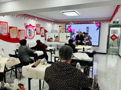 南頂路社區(qū)書法繪畫班正式復(fù)課